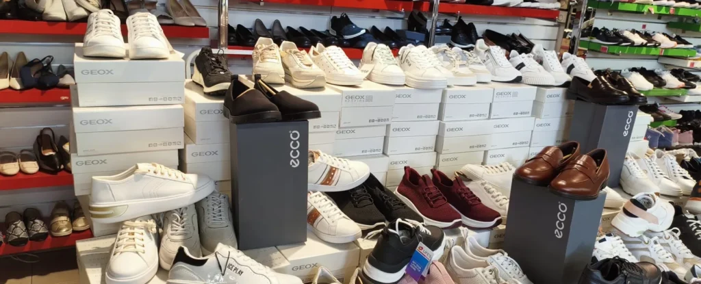 White and burgundy sneakers on Ecco boxes at Outlet Chaussures Bruxelles